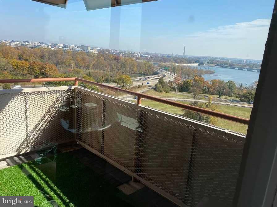 RIVER PLACE SOUTH - Residential