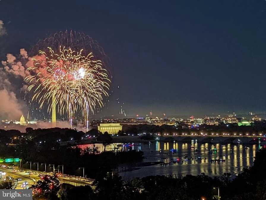 RIVER PLACE SOUTH - Residential