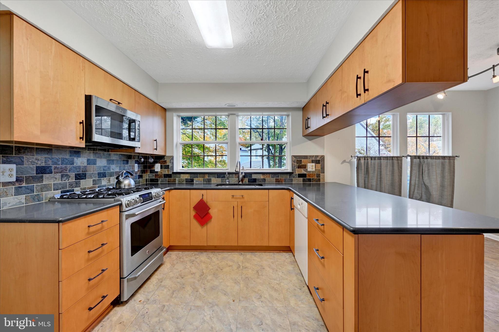 3 THISTEL DELL COURT