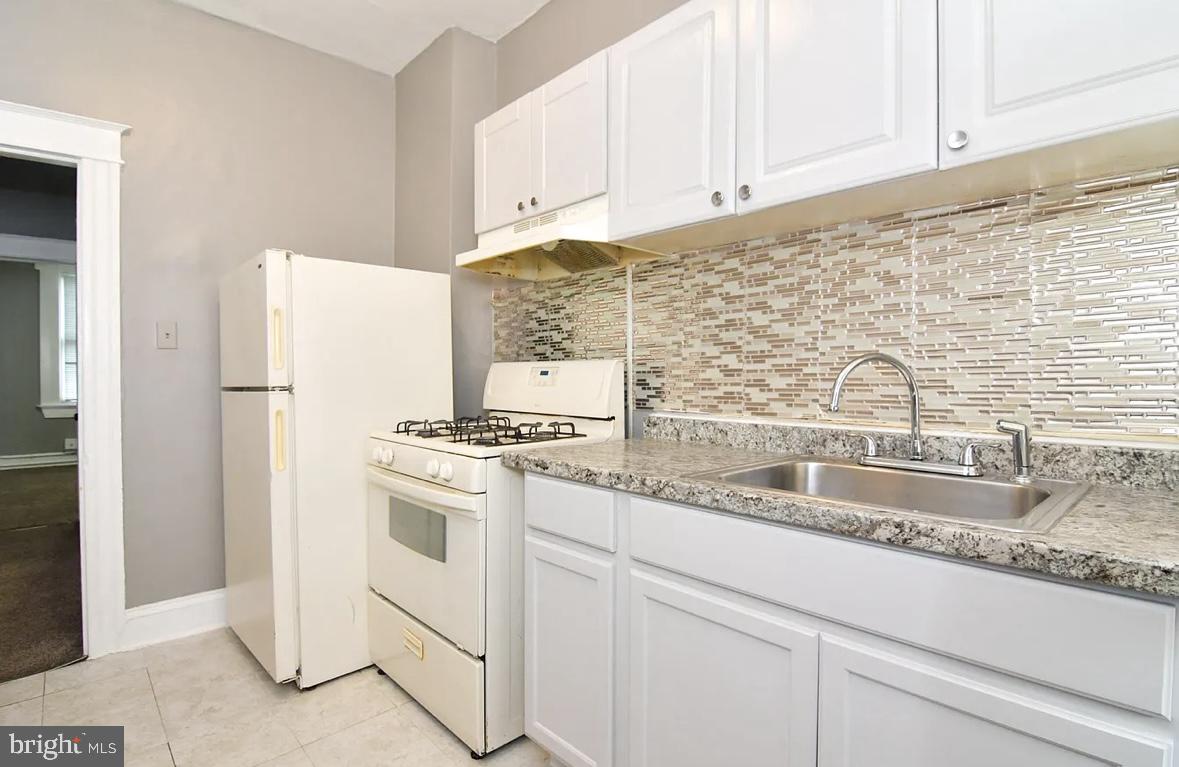 BALTIMORE HIGHLANDS - Residential Lease