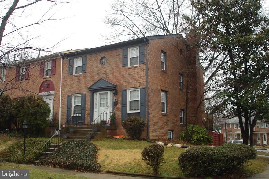 GREAT Brick & vinyl. 4 Bdrm 3 full Bath Townhome in Greenwich Hill Subdivision just across the street from the community pool. Freshly painted w some upgrades, new appliances(Stainless Steel). Large deck off living room Just minutes off I-95, close to shopping, commuter lots & bus stops A MUST TO SEE.