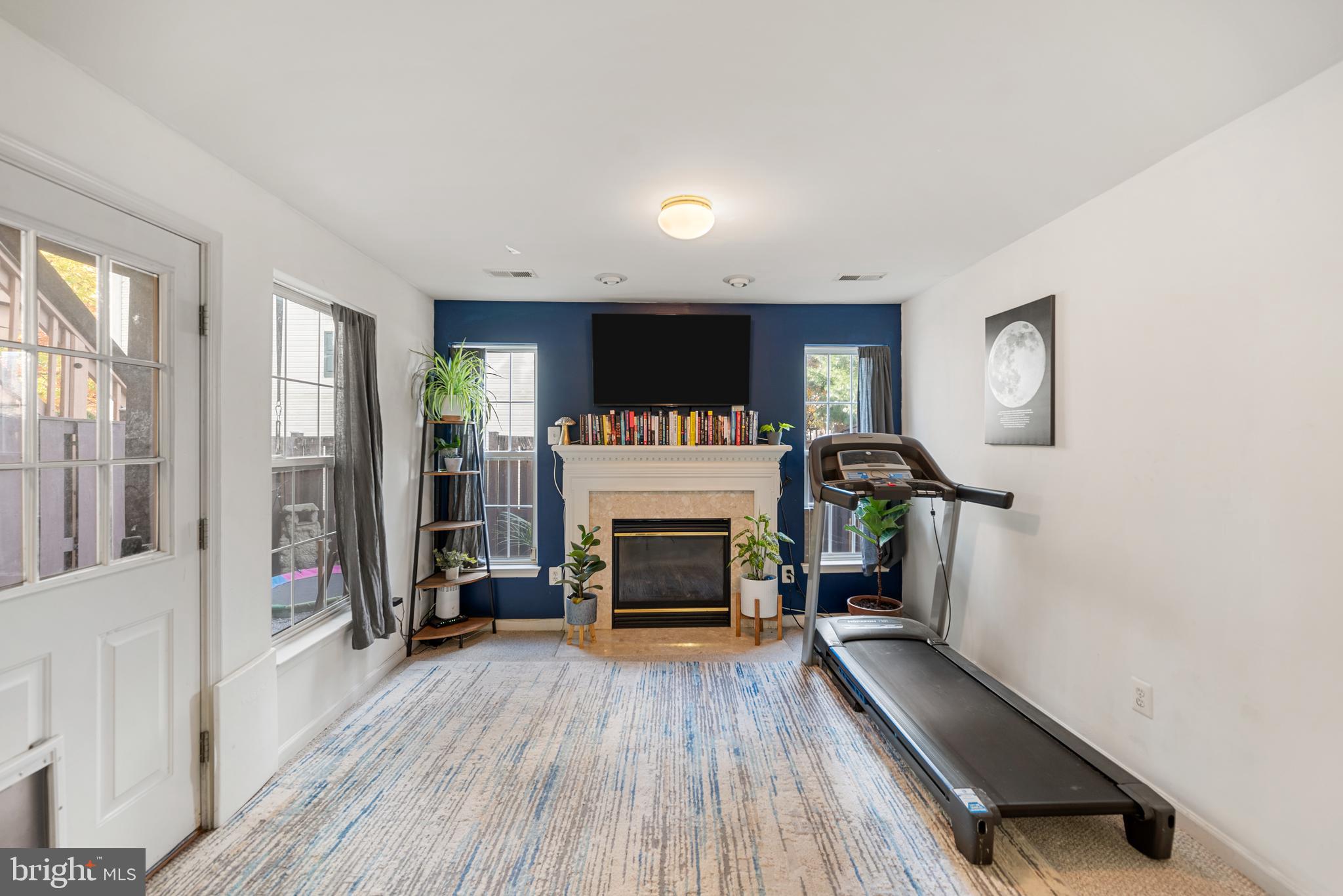 MOUNT VEE MANOR - Residential