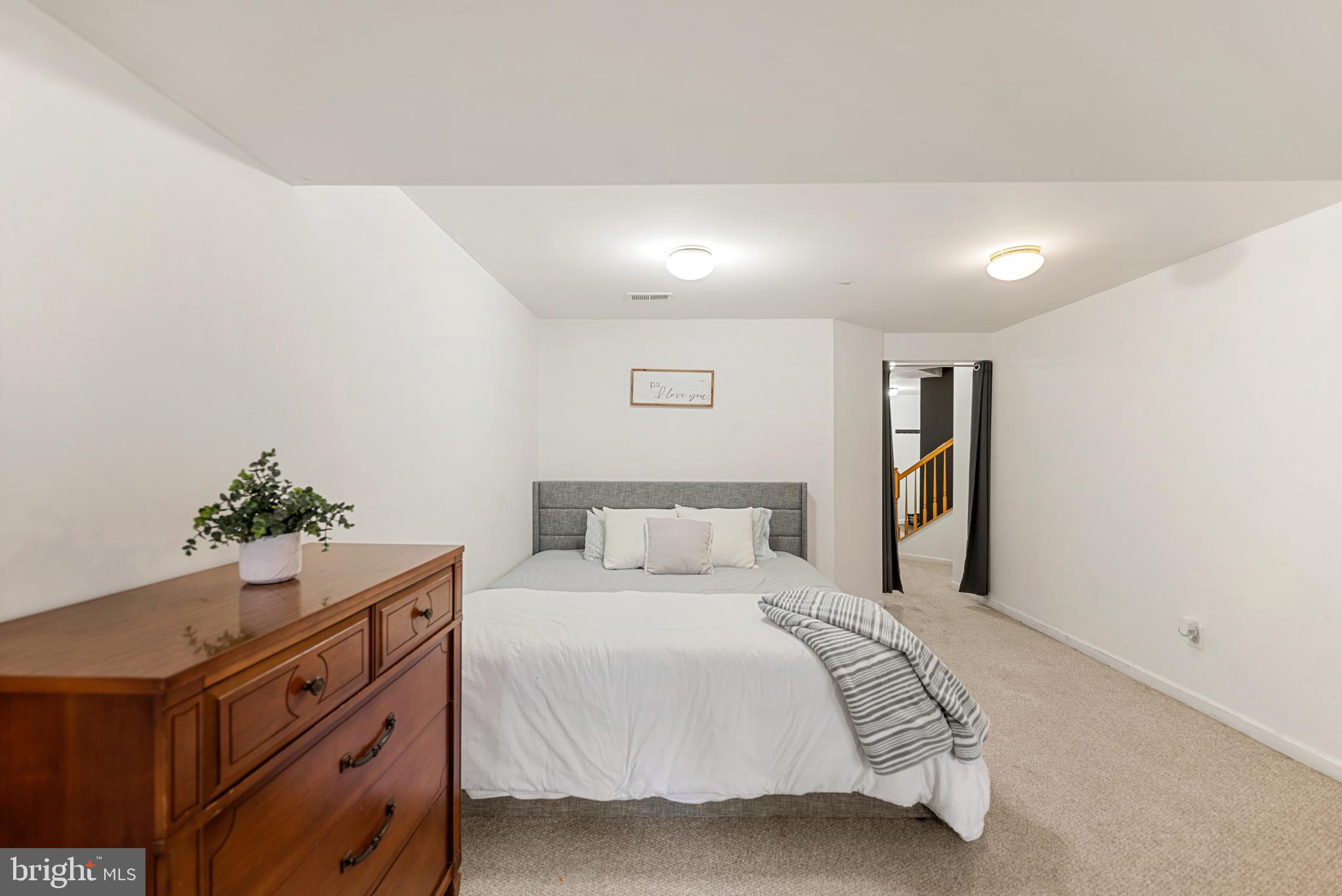 MOUNT VEE MANOR - Residential