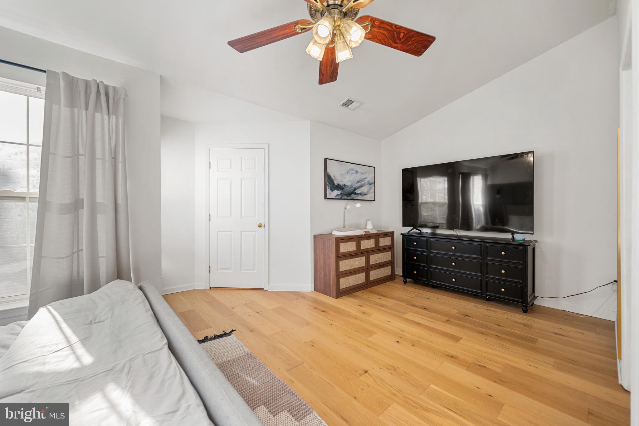 MOUNT VEE MANOR - Residential