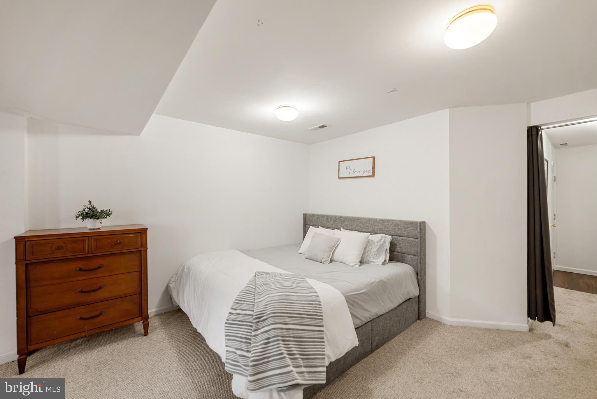 MOUNT VEE MANOR - Residential