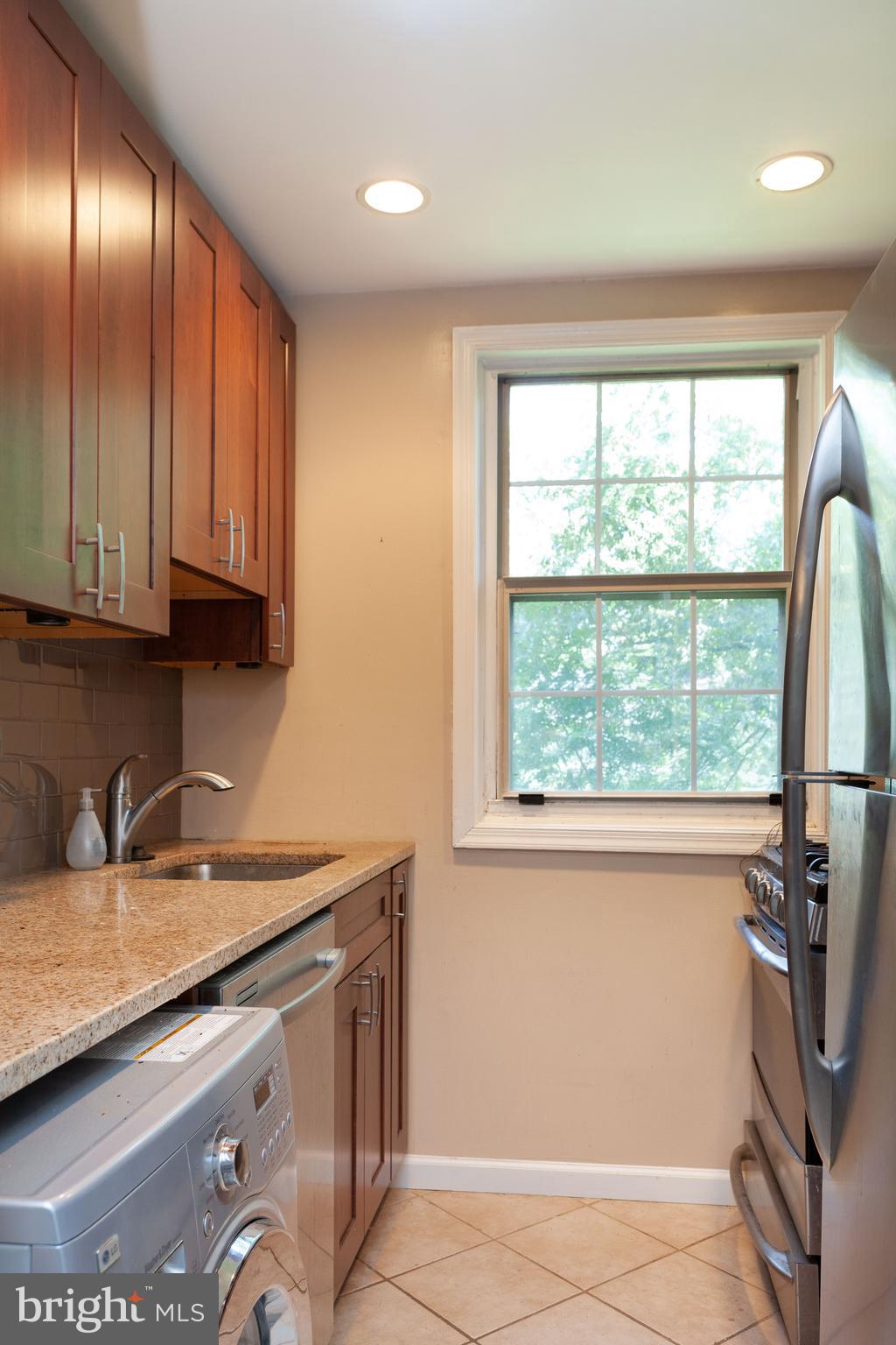 BUCKINGHAM COMMONS - Residential Lease