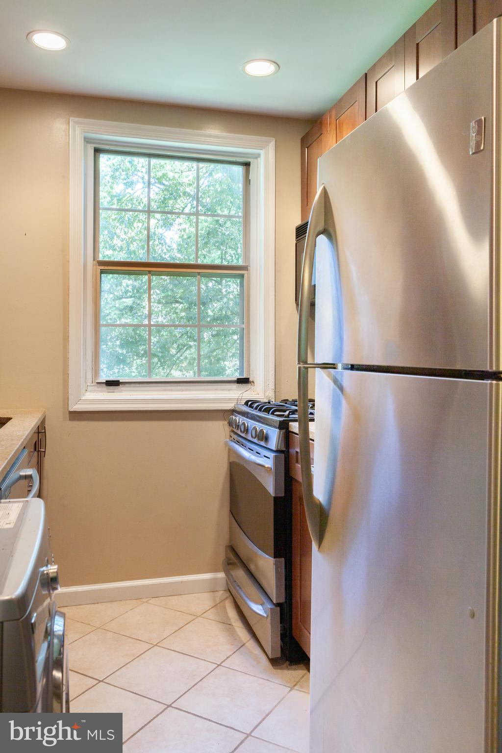 BUCKINGHAM COMMONS - Residential Lease