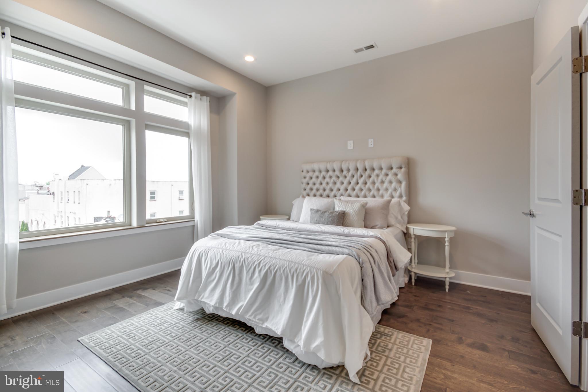 FRANCISVILLE - Residential Income