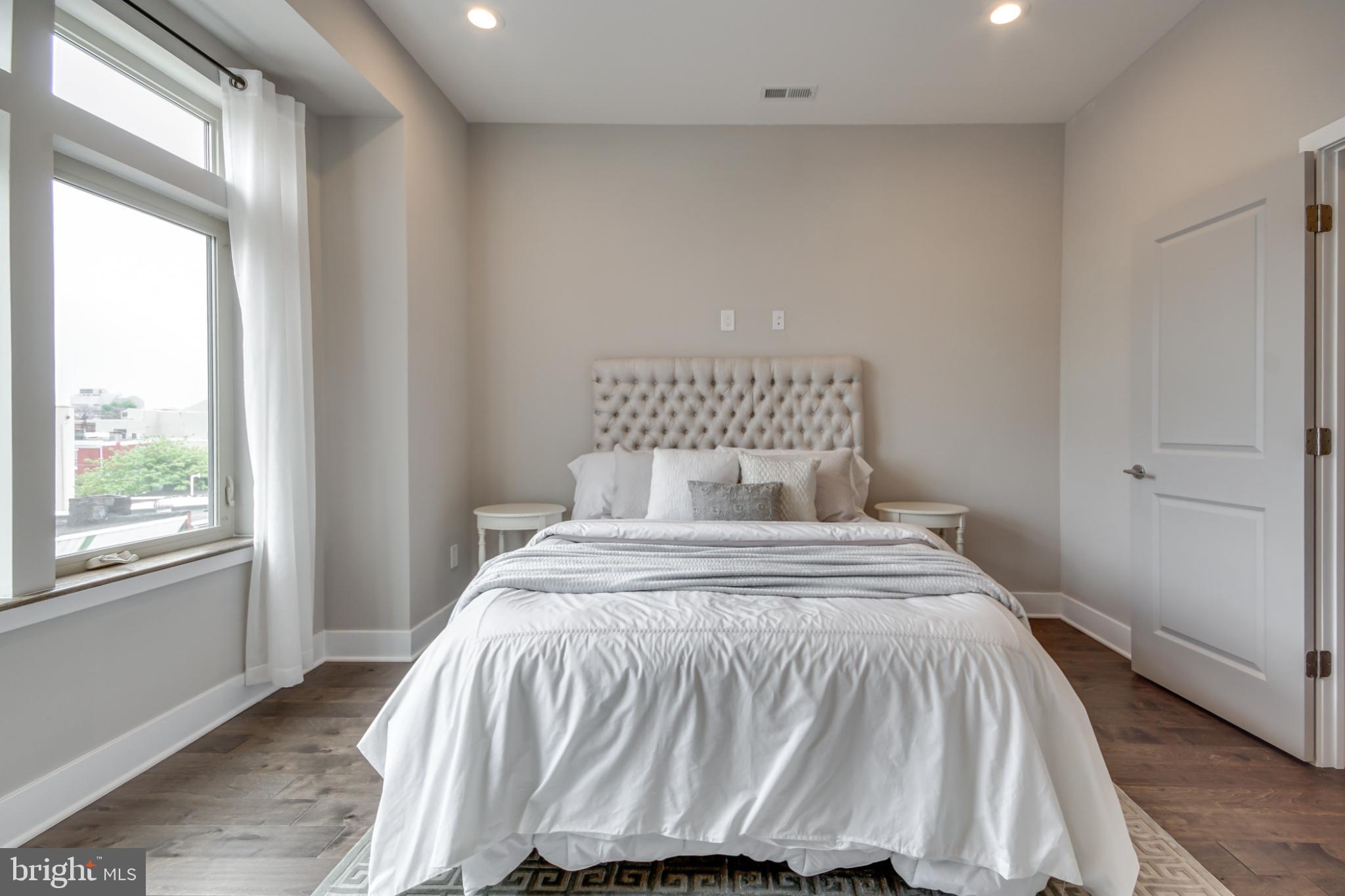 FRANCISVILLE - Residential Income