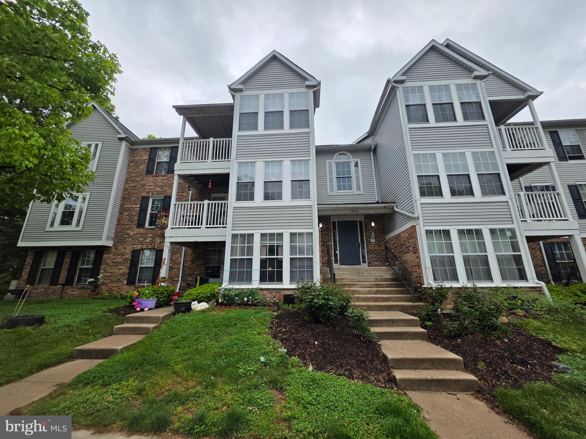 WOODRIDGE MANOR - Residential