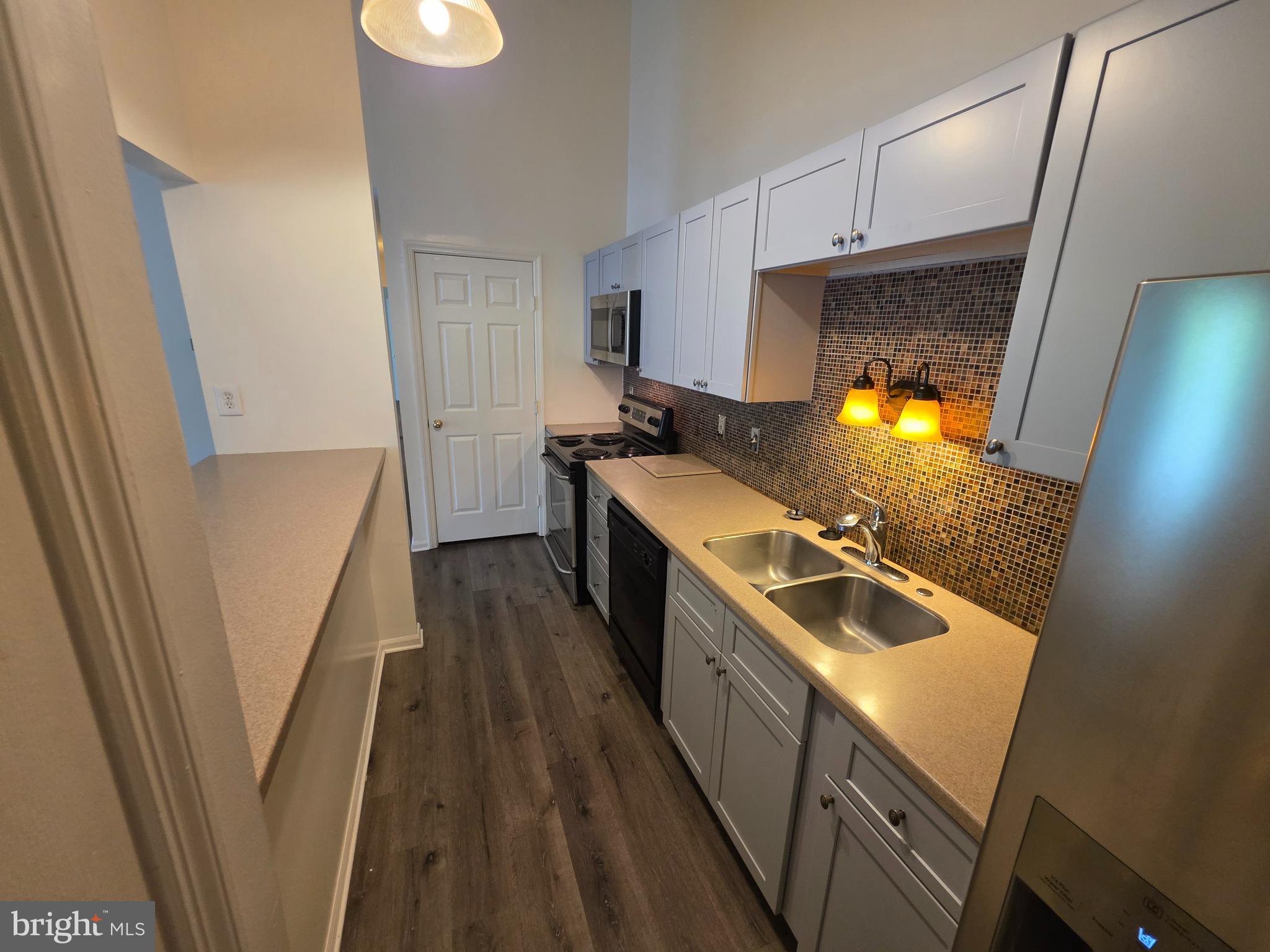 WOODRIDGE MANOR - Residential