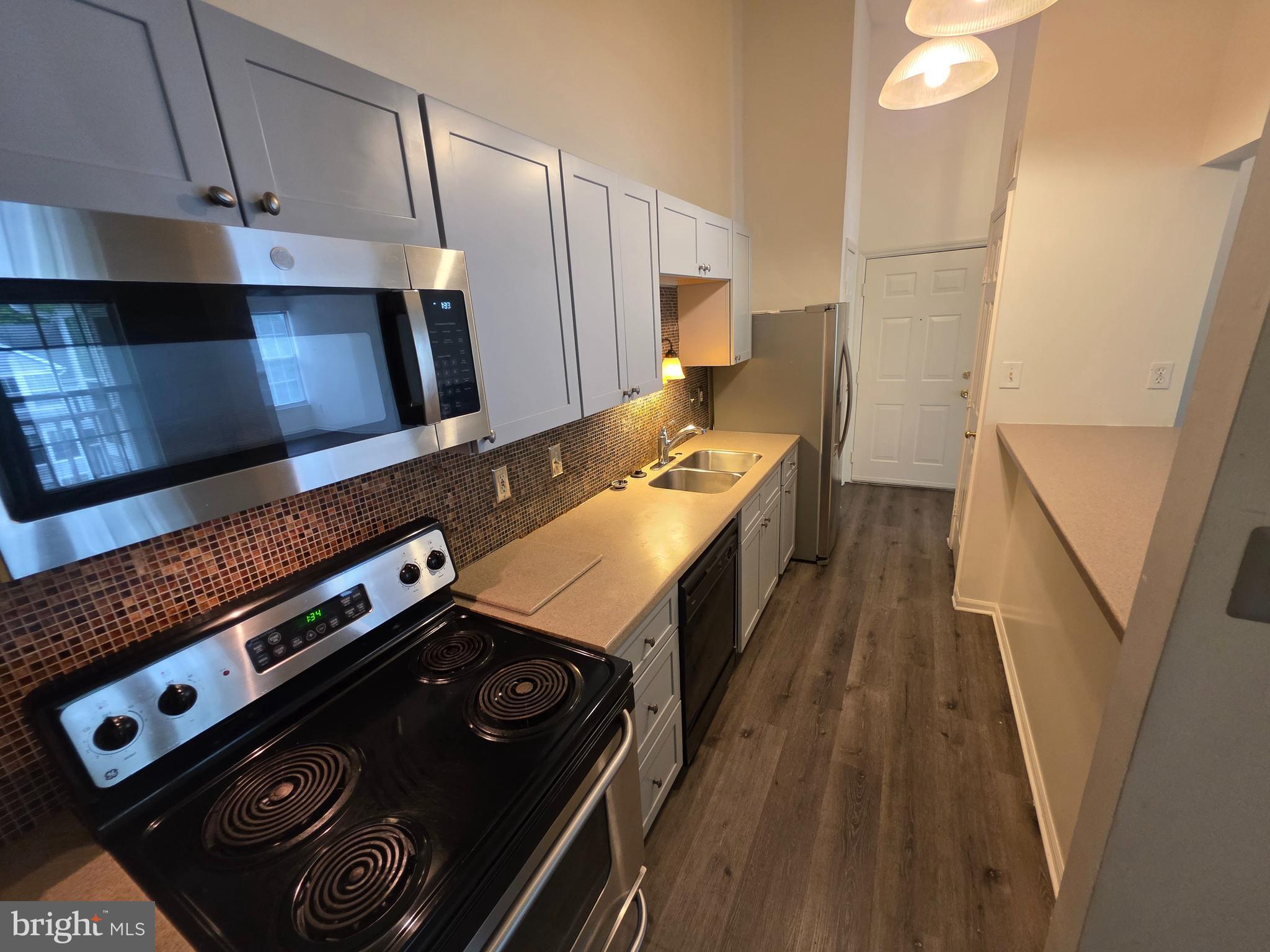 WOODRIDGE MANOR - Residential