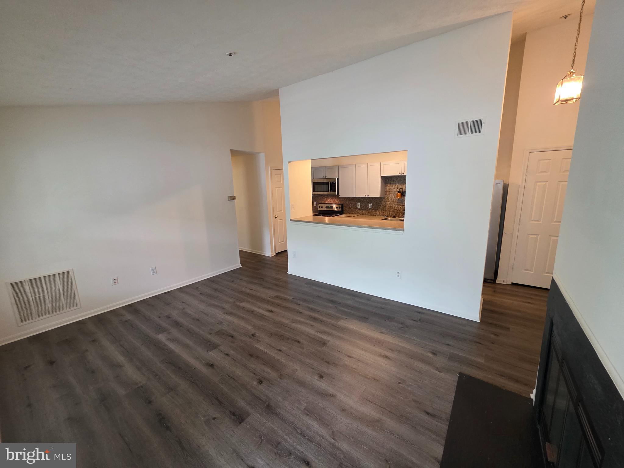 WOODRIDGE MANOR - Residential