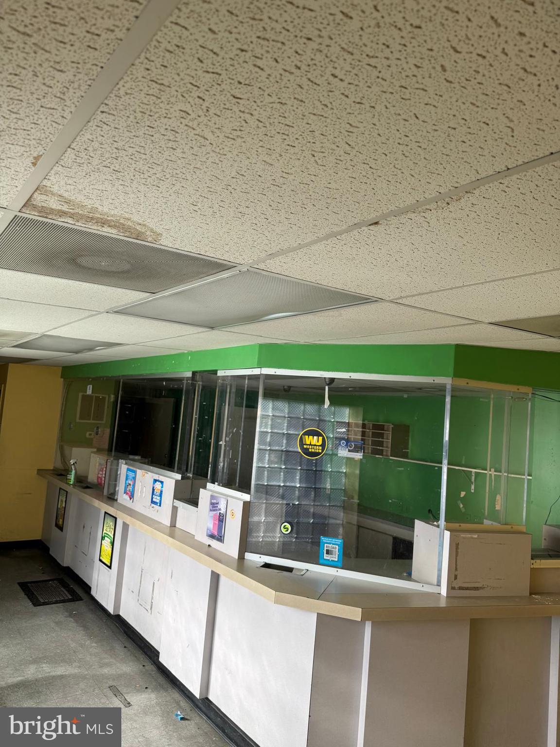 OLD GOUCHER - Commercial Lease