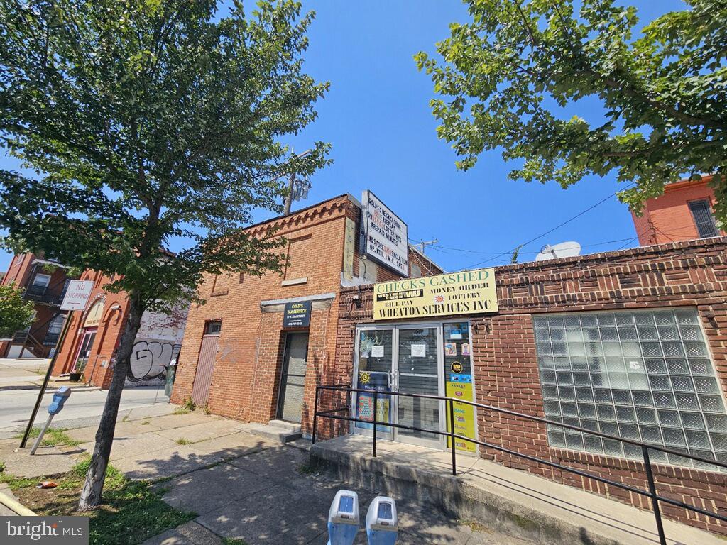 OLD GOUCHER - Commercial Lease