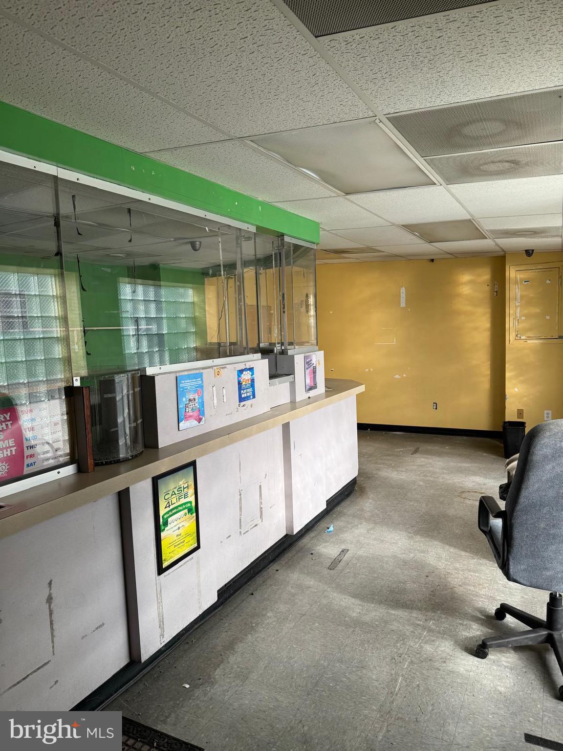 OLD GOUCHER - Commercial Lease