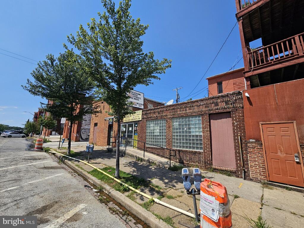 OLD GOUCHER - Commercial Lease