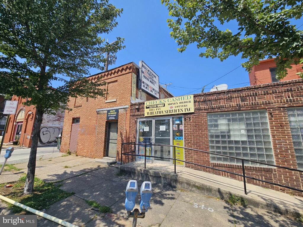 OLD GOUCHER - Commercial Lease