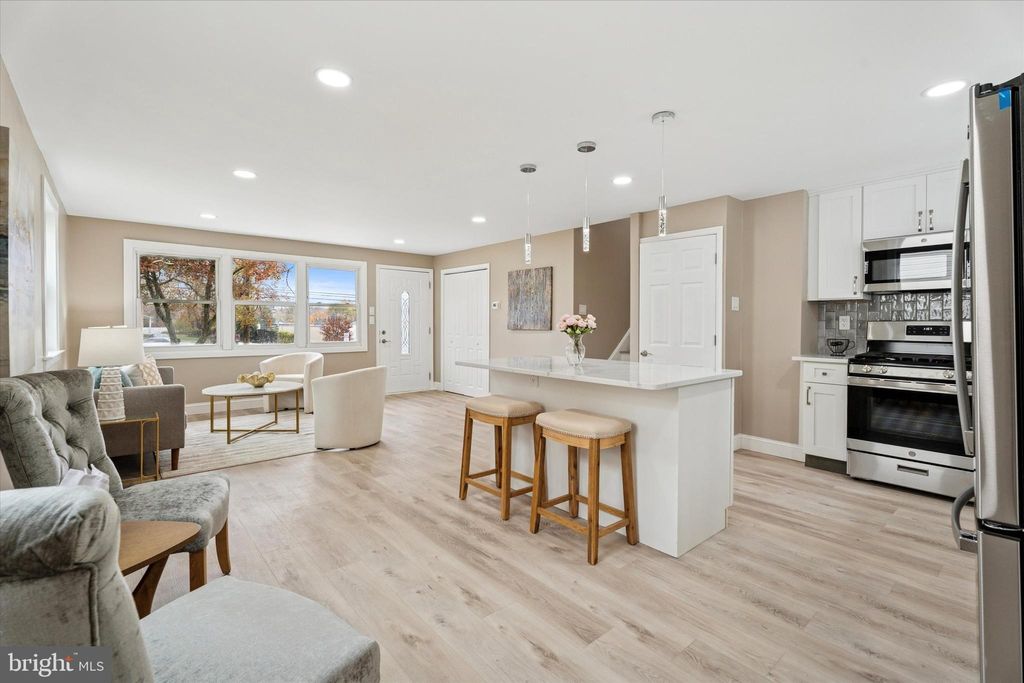 Photo of 2710 E County Line Road, HATBORO, PA 19040 (MLS # PAMC2159958)