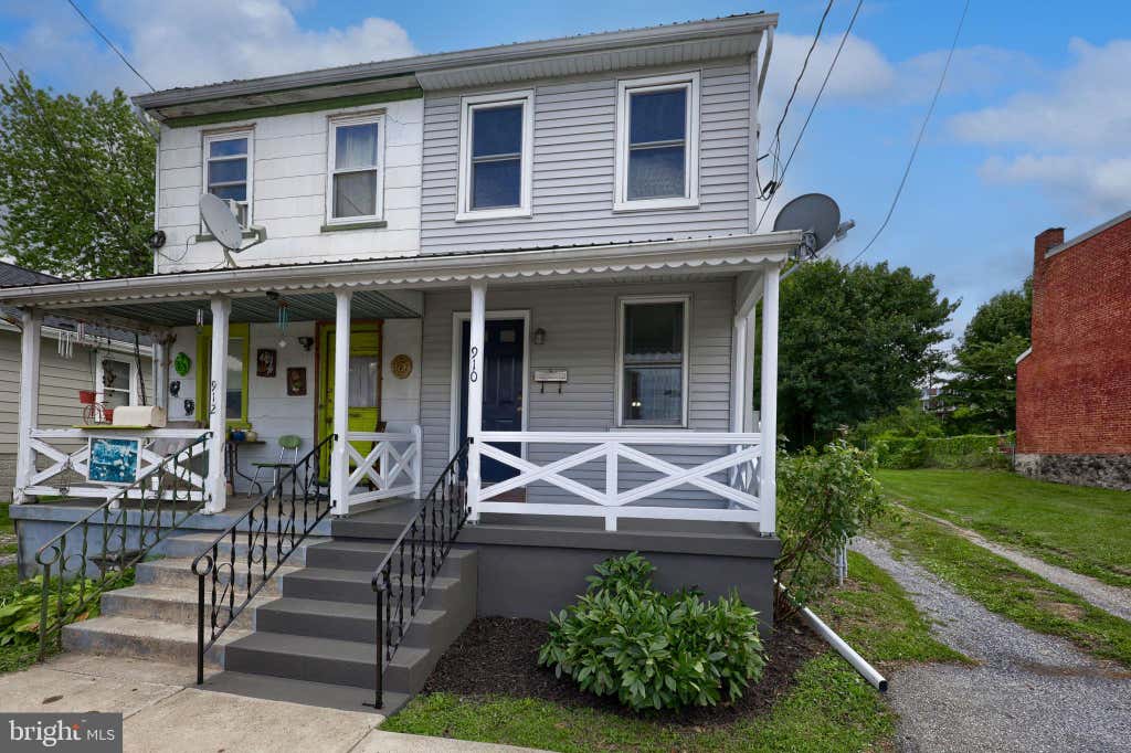 Photo of 910 Grofftown Road, LANCASTER, PA 17602 (MLS # PALA2092816)