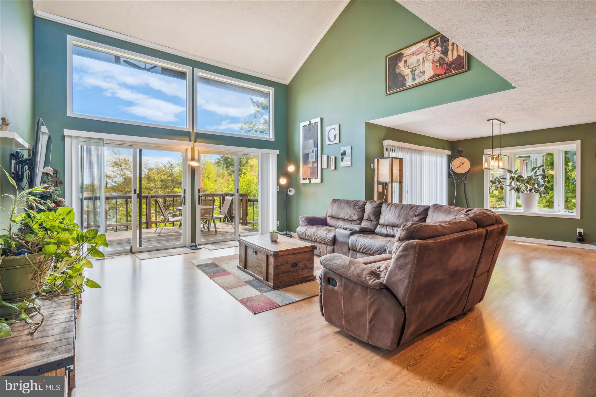 LAKE SHORE - Residential