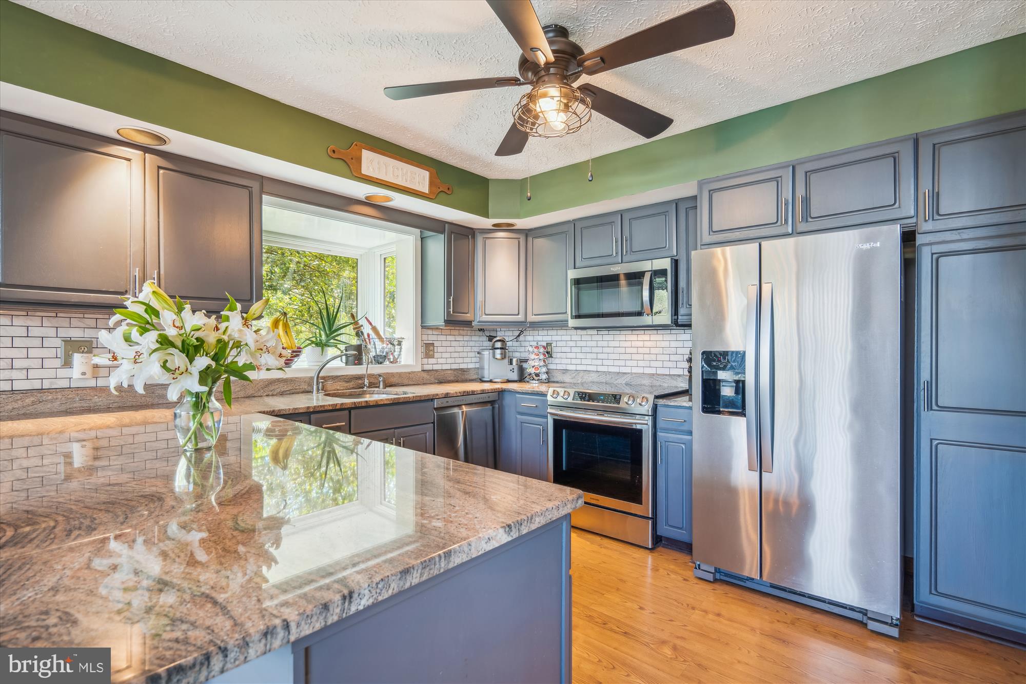 LAKE SHORE - Residential