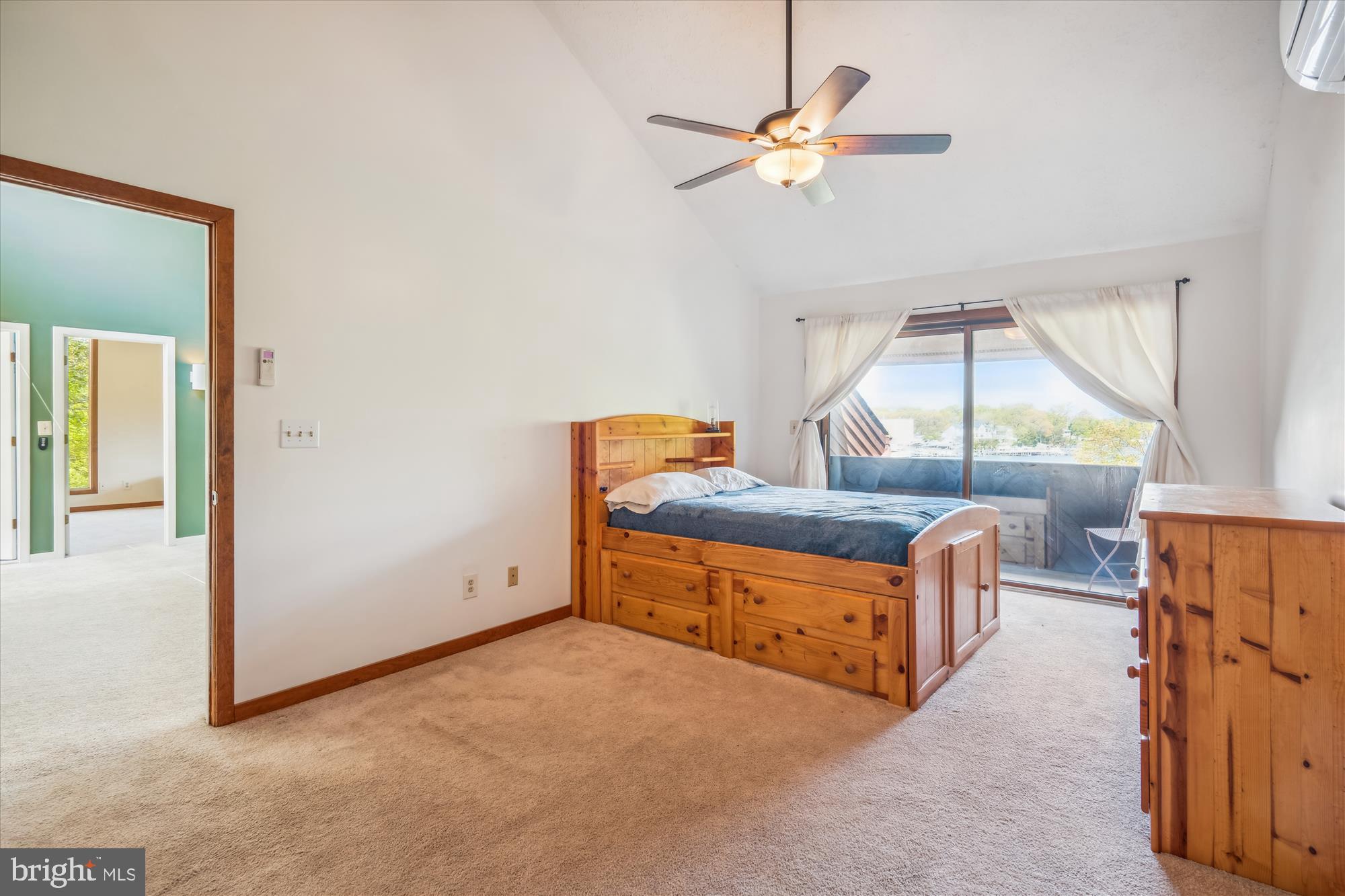 LAKE SHORE - Residential