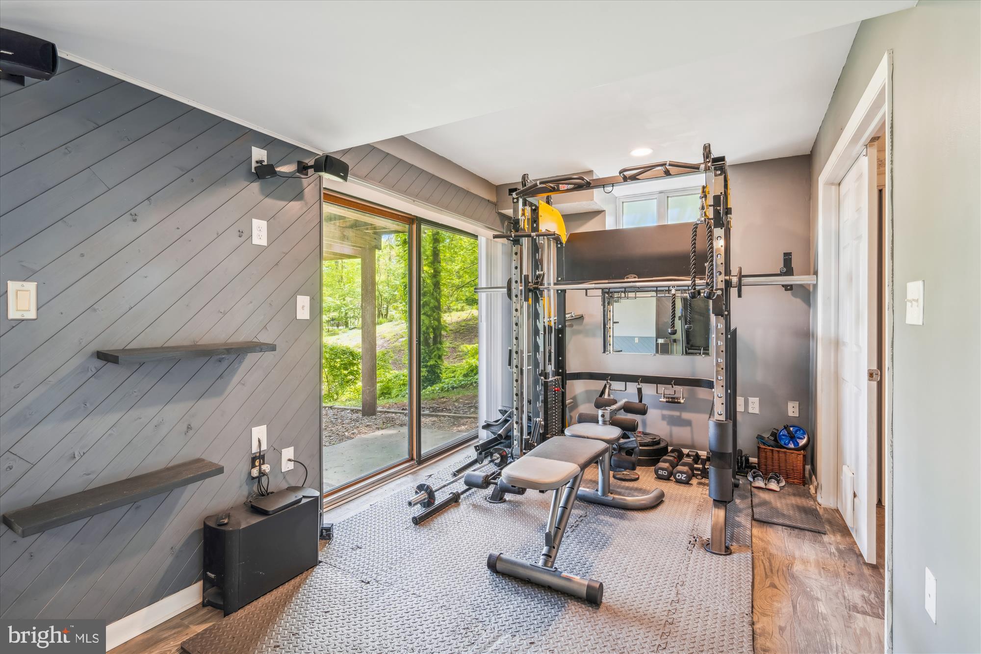 LAKE SHORE - Residential