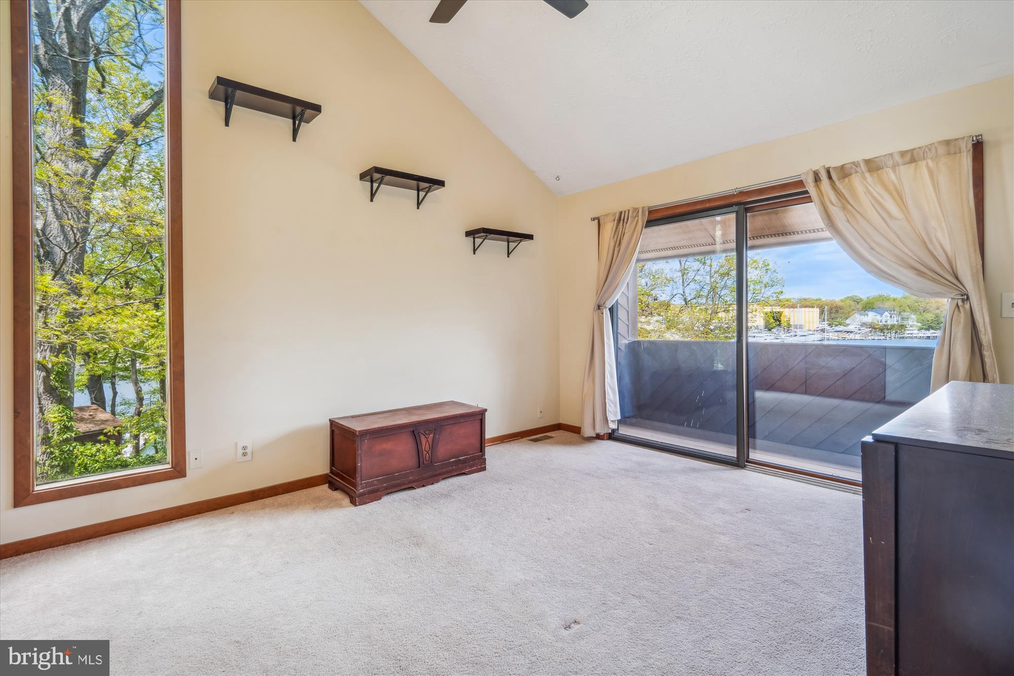 LAKE SHORE - Residential