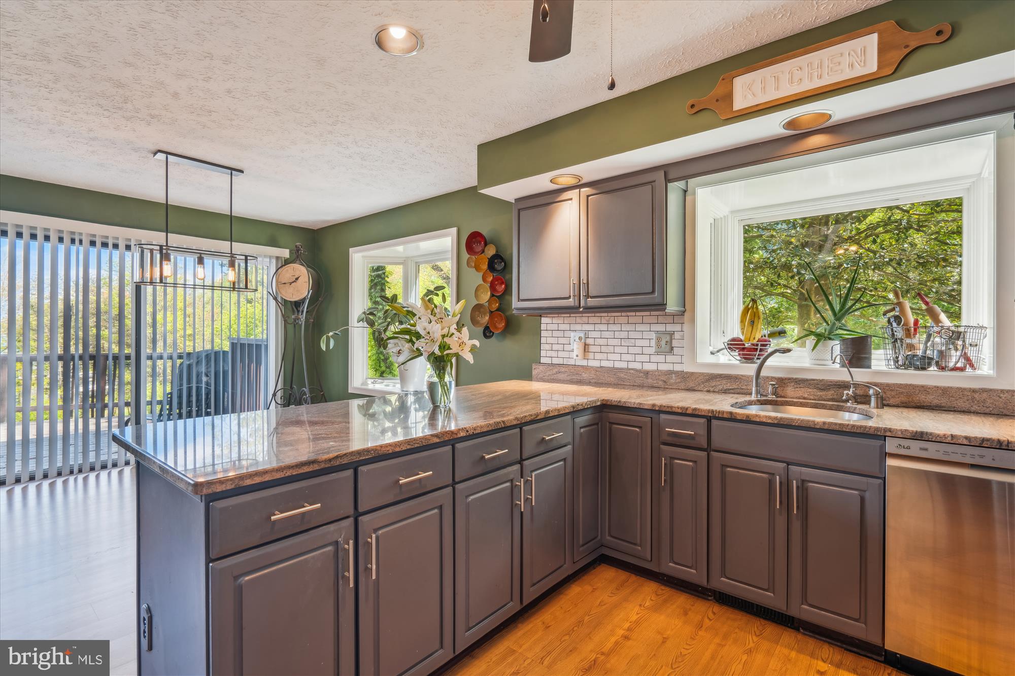 LAKE SHORE - Residential