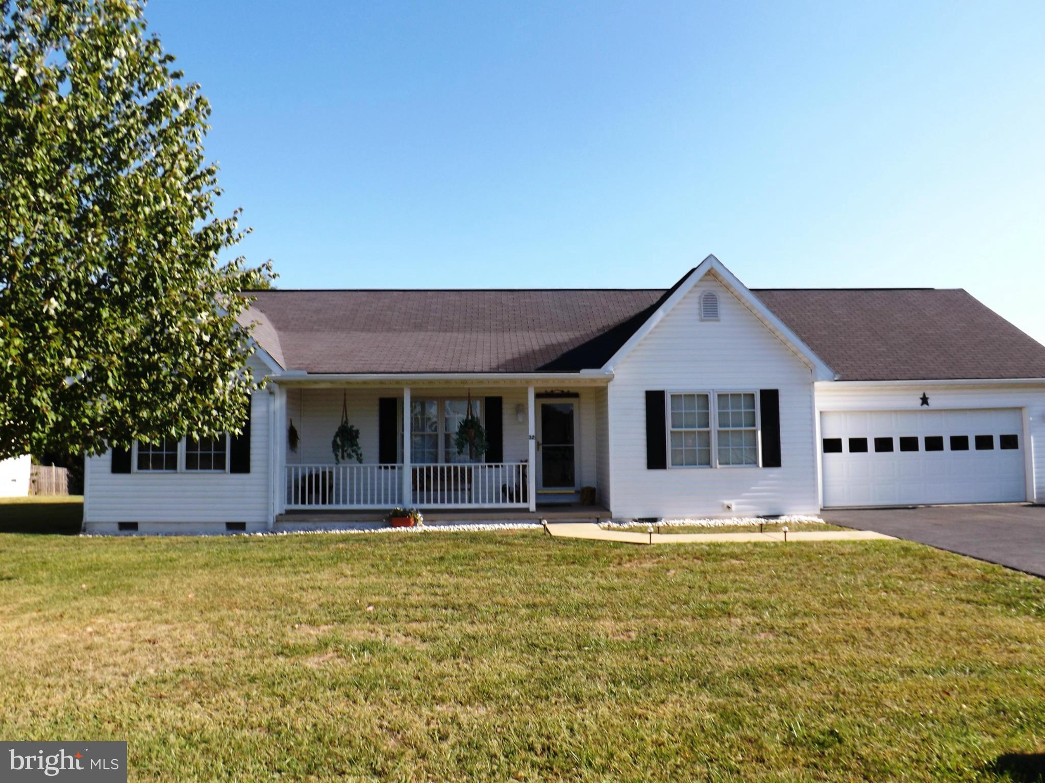 Very nice Rancher in Spring Mills. Open floor plan, hardwood flooring in Kitchen with breakfast nook. Screened in porch and patio. Backyard overlooks the community walking trail. Split bedroom plan. Over sized 2 car garage.Sub-division offers pool, tennis, playground, gazebo and walking trail. Great location.