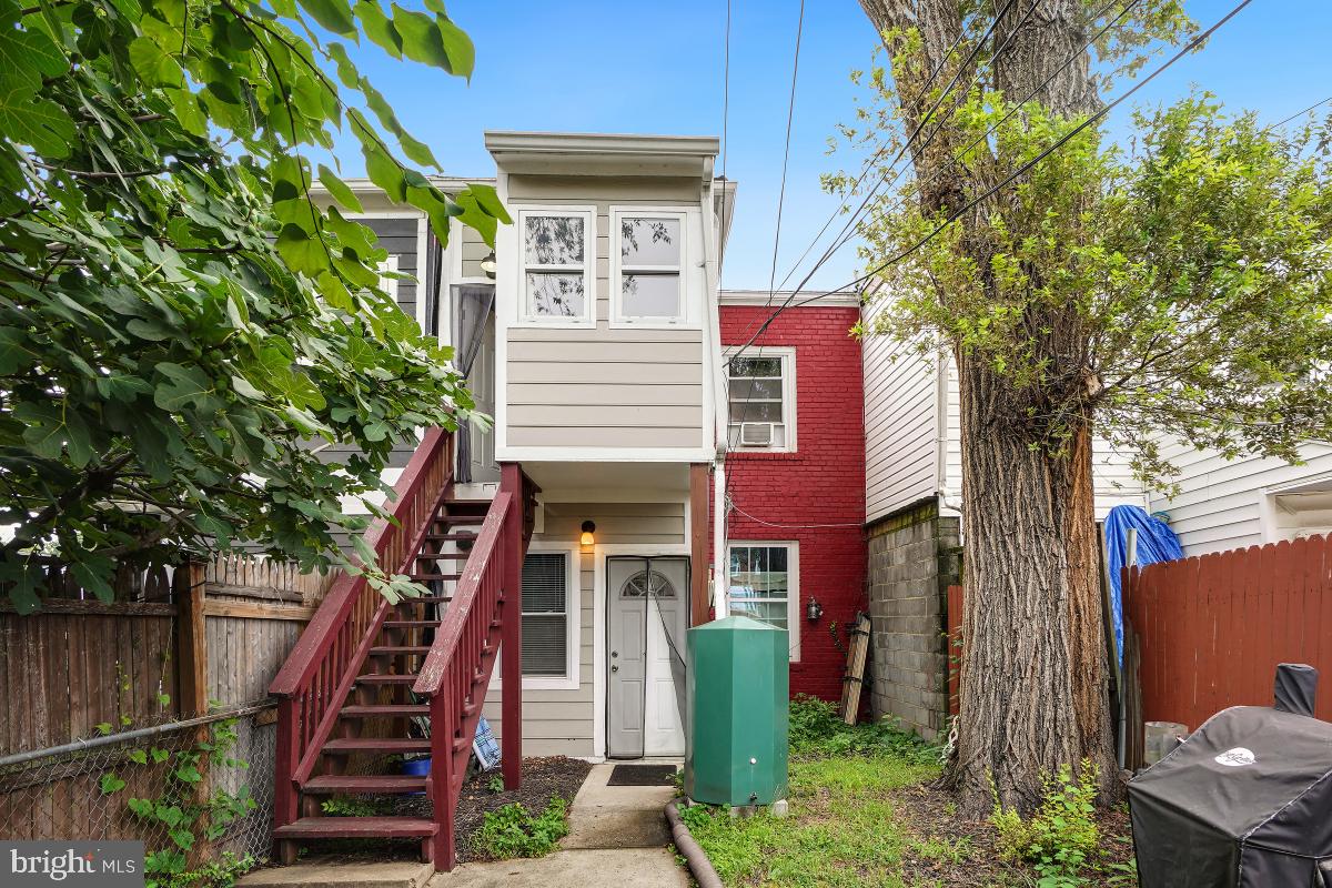 330 20TH STREET NE A