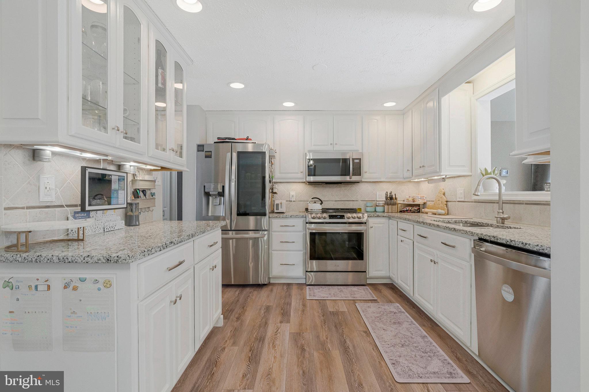 FOX MILL ESTATES - Residential