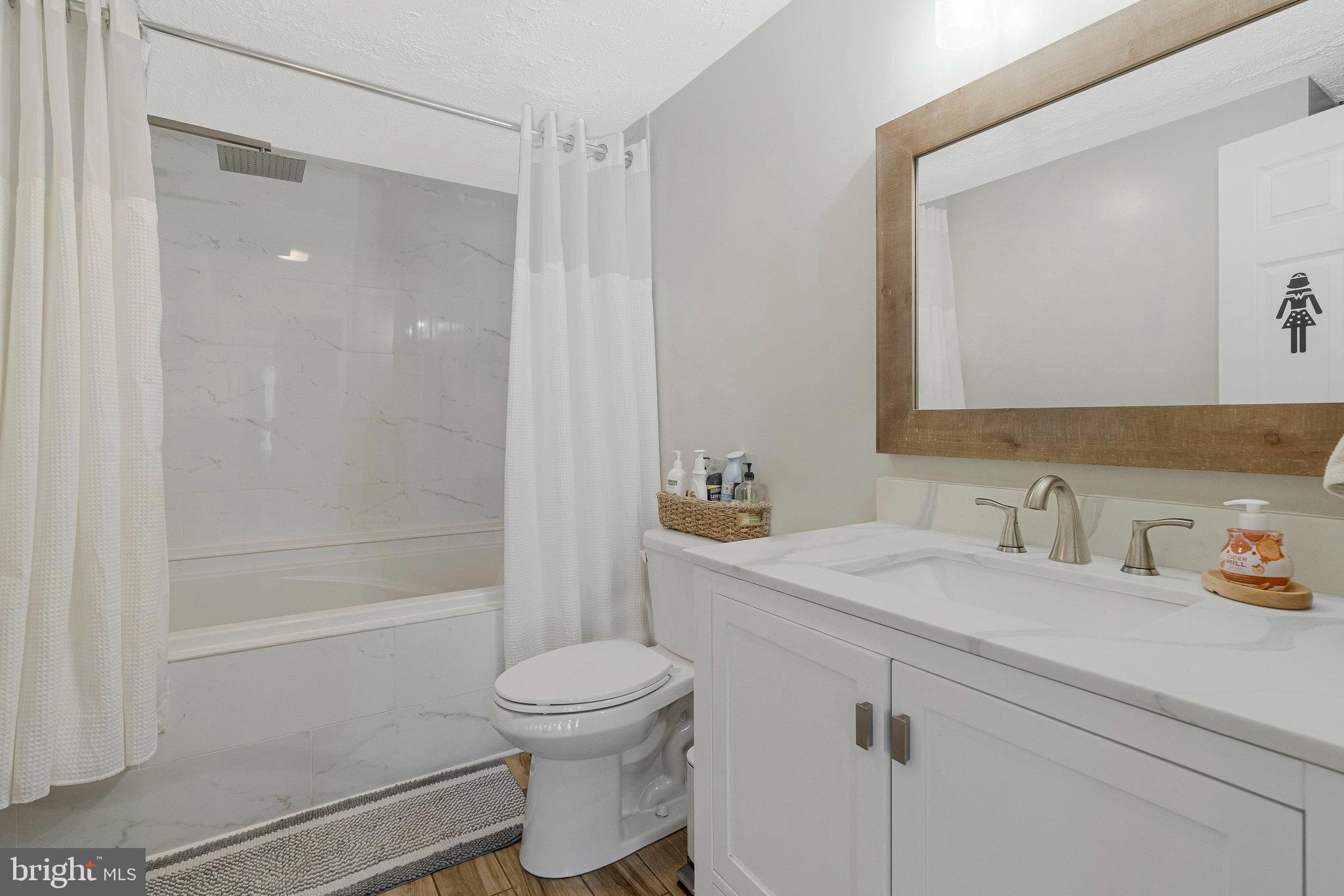 FOX MILL ESTATES - Residential