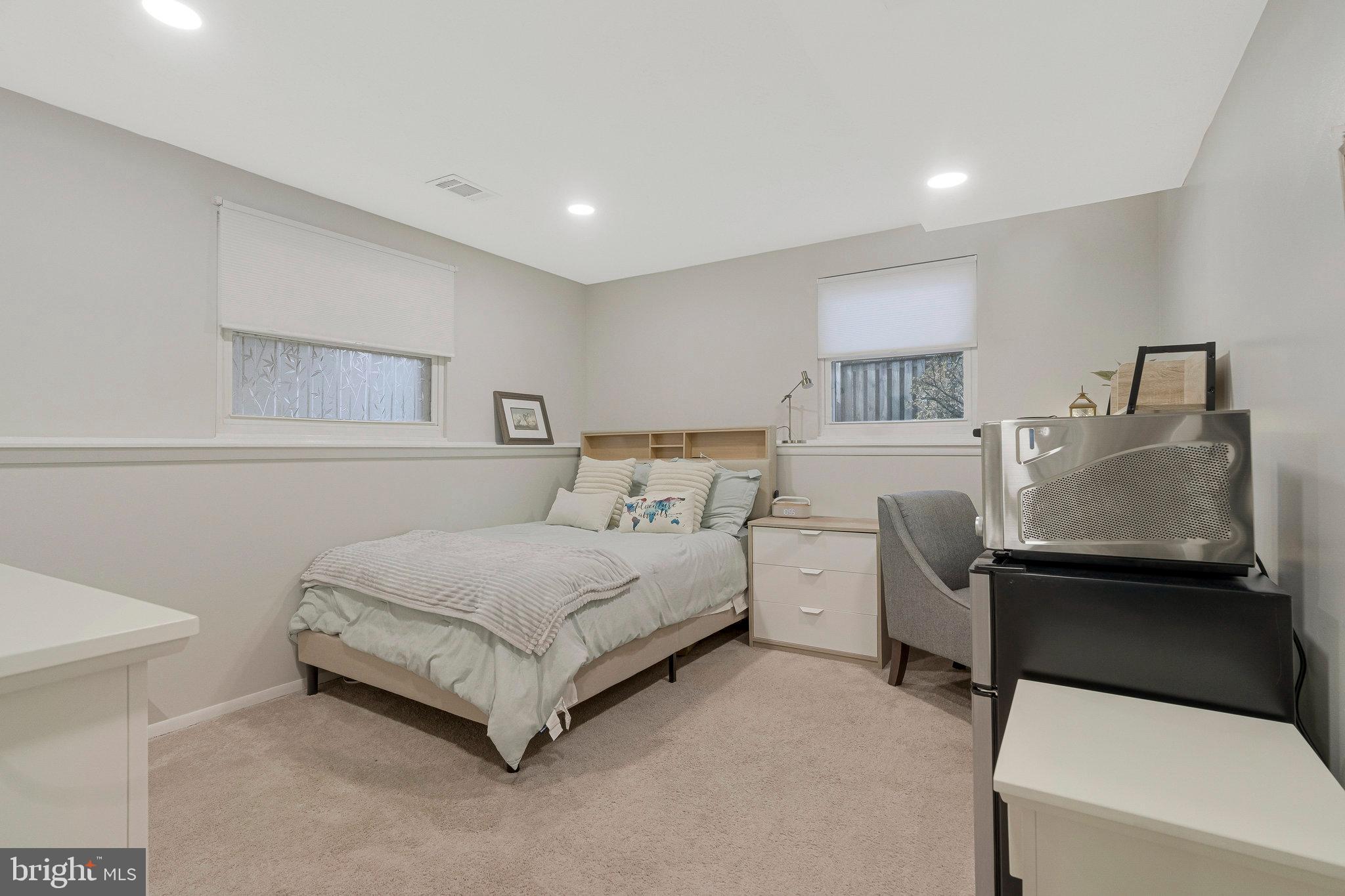 FOX MILL ESTATES - Residential