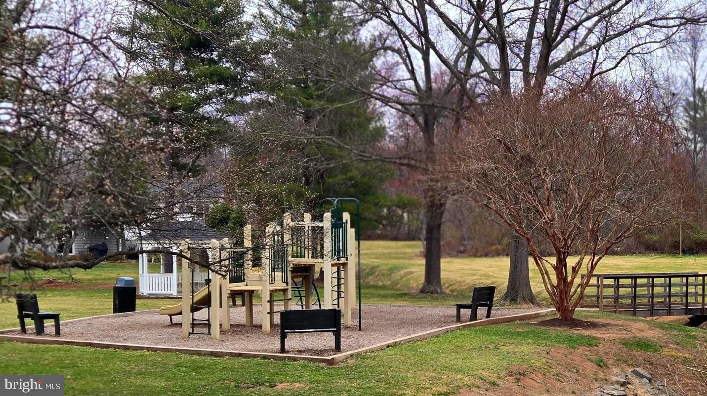 FOX MILL ESTATES - Residential