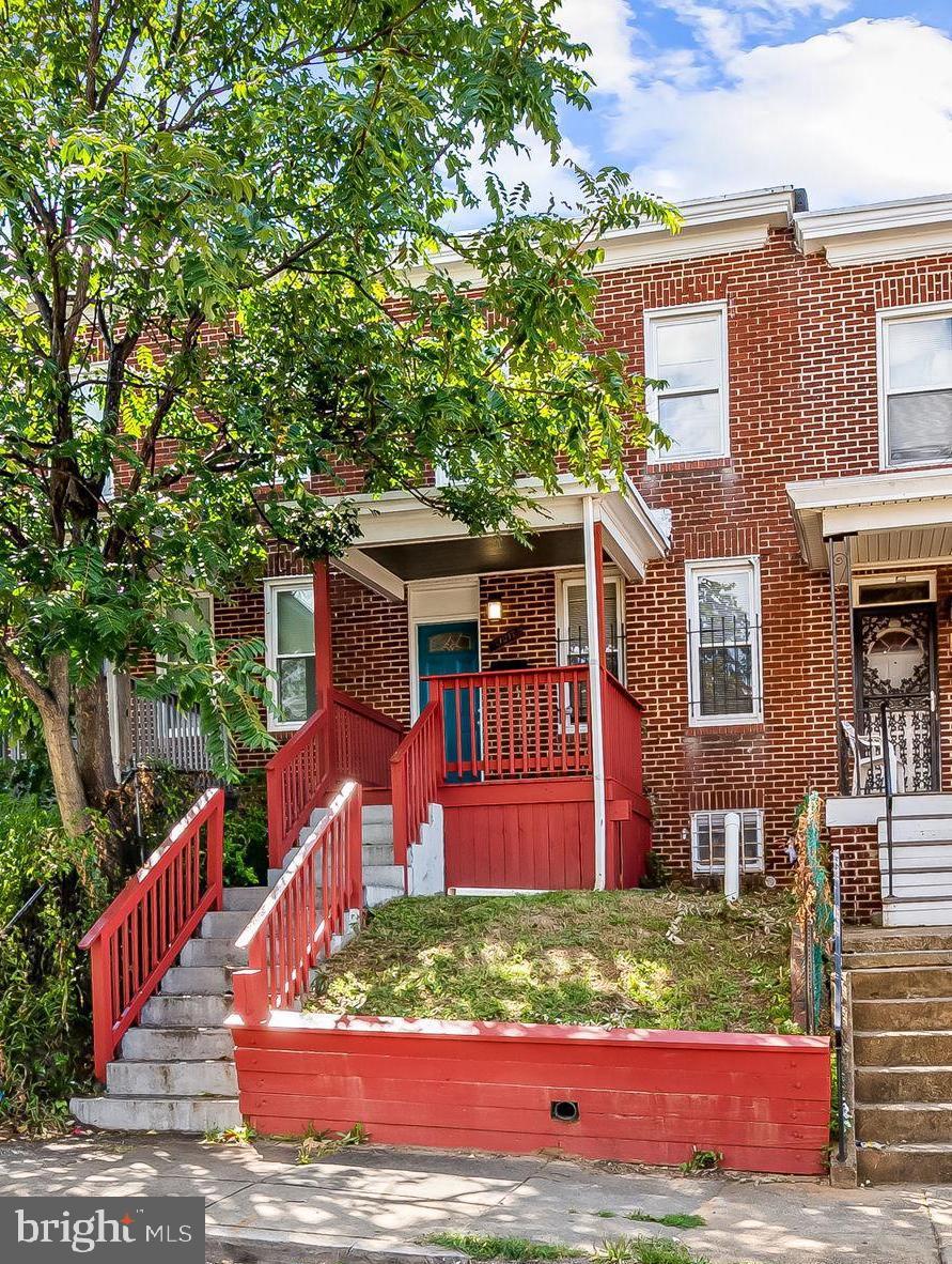 FOUR BY FOUR - Residential