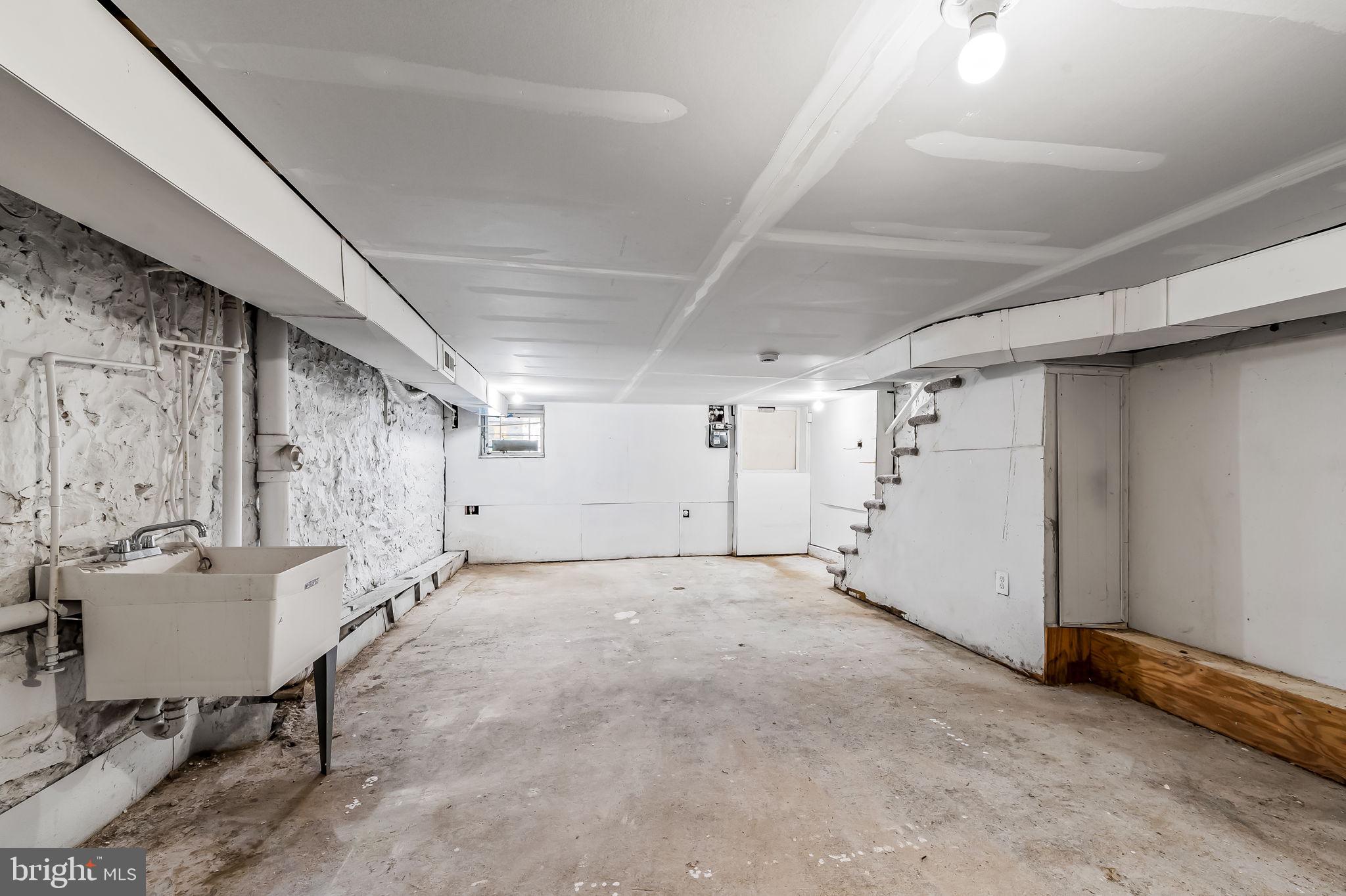 FOUR BY FOUR - Residential