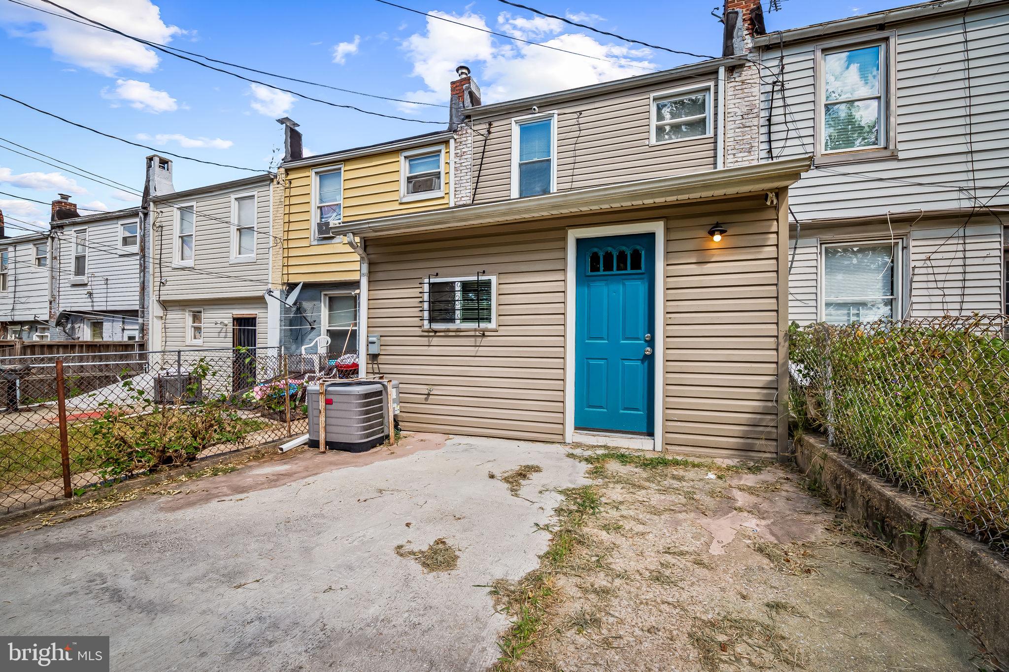 FOUR BY FOUR - Residential