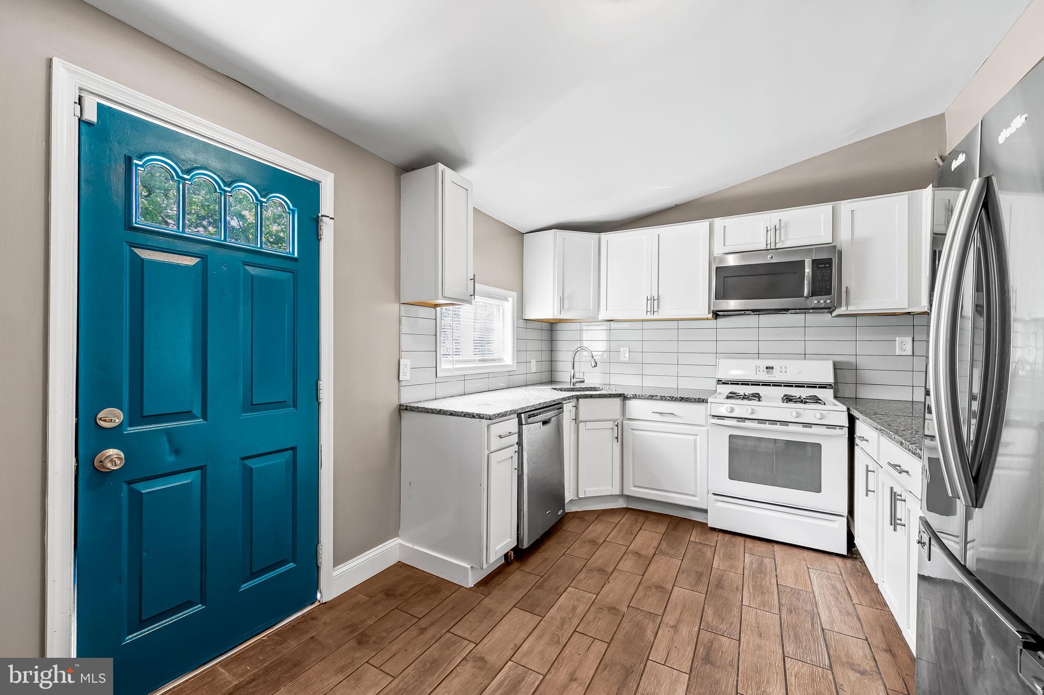 FOUR BY FOUR - Residential