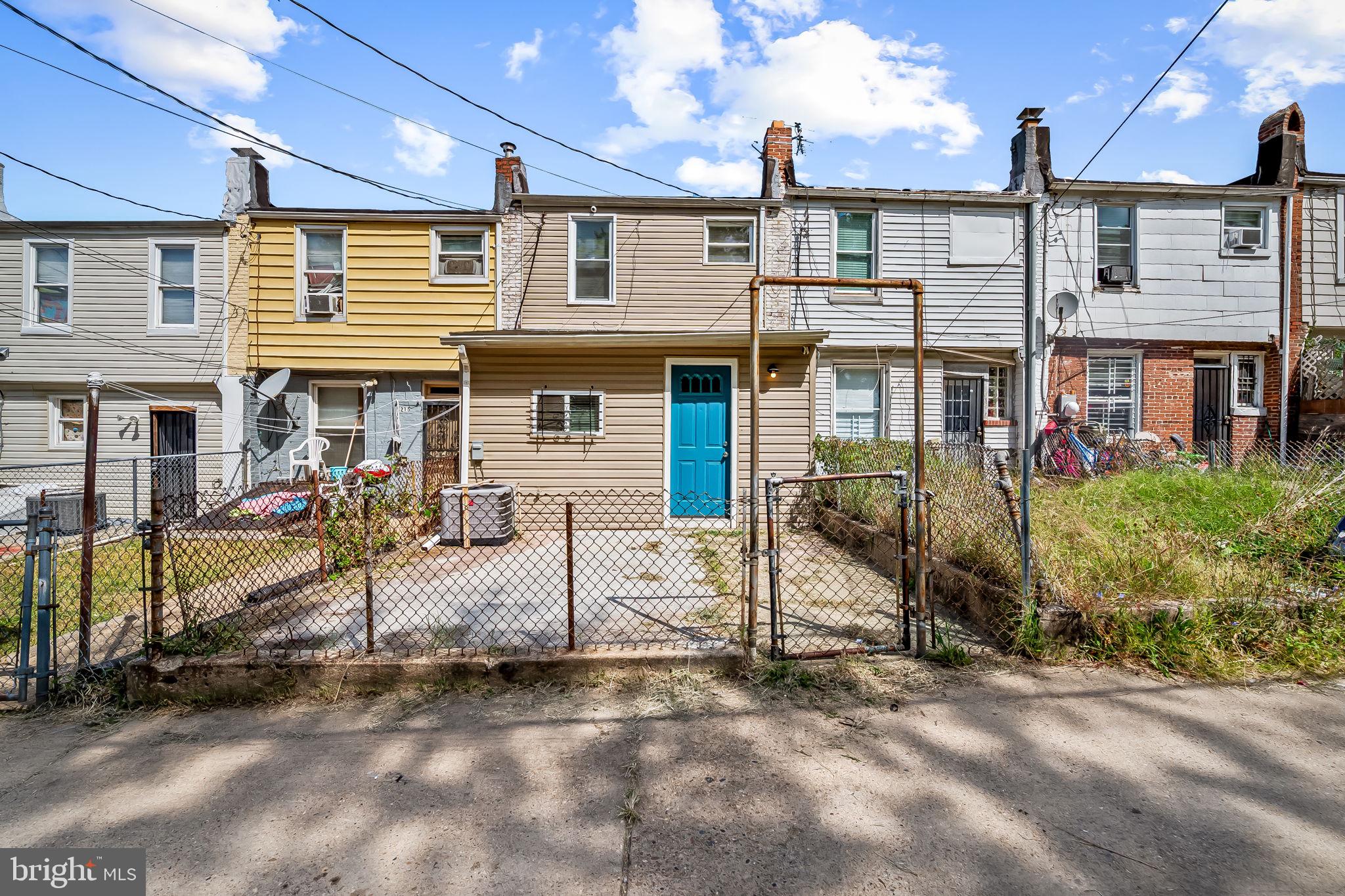 FOUR BY FOUR - Residential