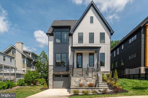 2615 3RD STREET N ARLINGTON VA 22201