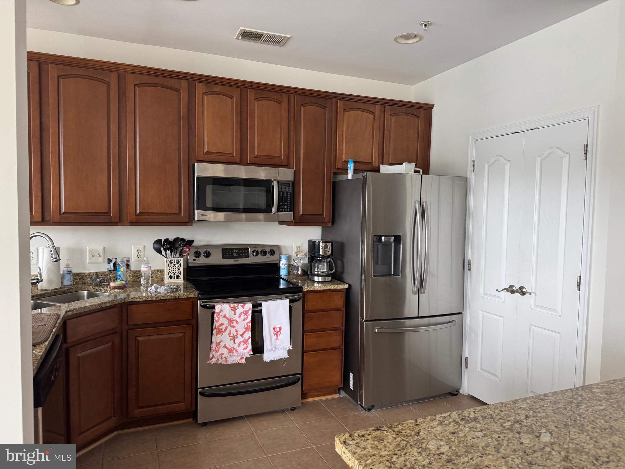 OYSTER BAY CONDOMINIUMS - Residential Lease