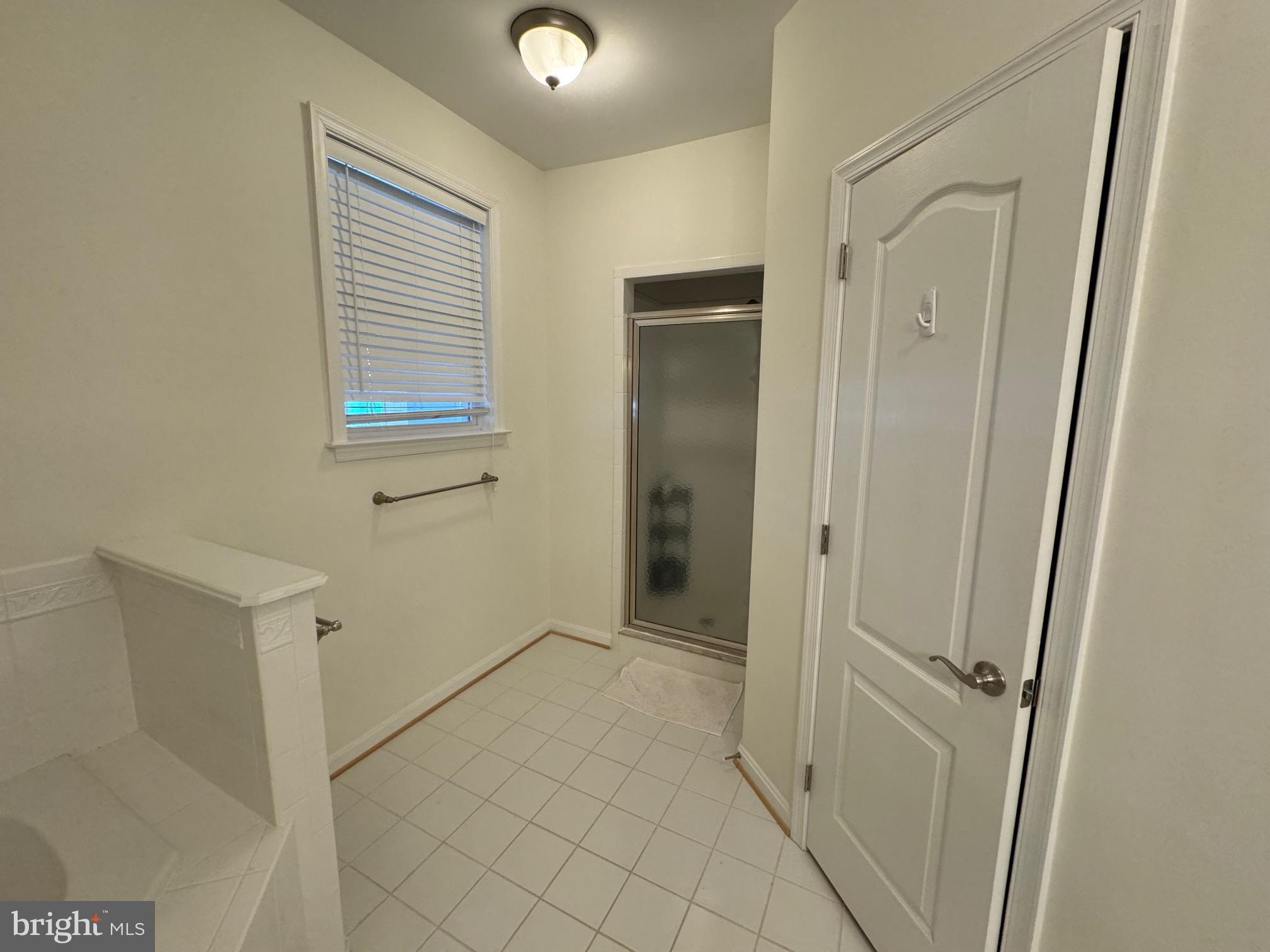 OYSTER BAY CONDOMINIUMS - Residential Lease