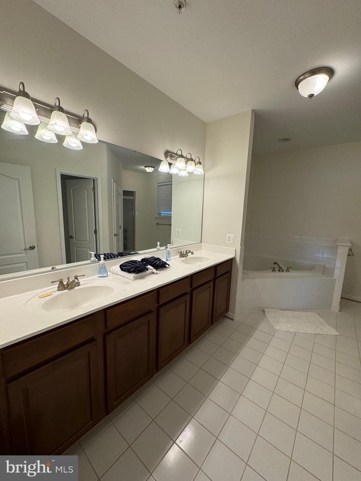 OYSTER BAY CONDOMINIUMS - Residential Lease