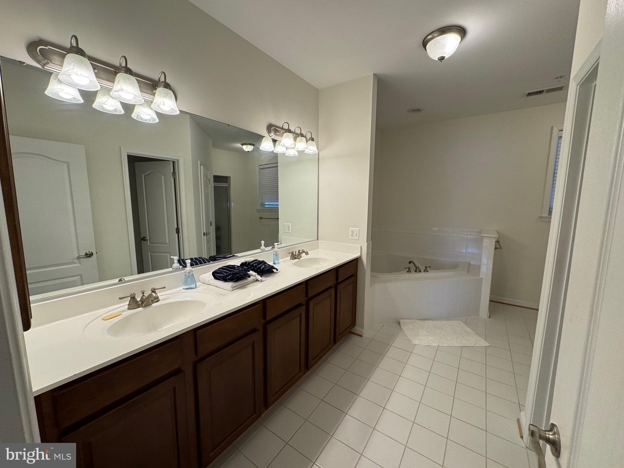 OYSTER BAY CONDOMINIUMS - Residential Lease