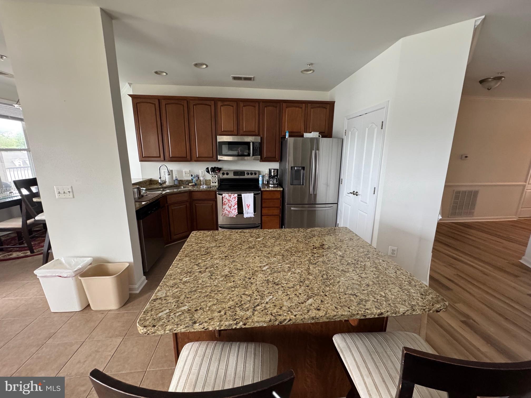 OYSTER BAY CONDOMINIUMS - Residential Lease