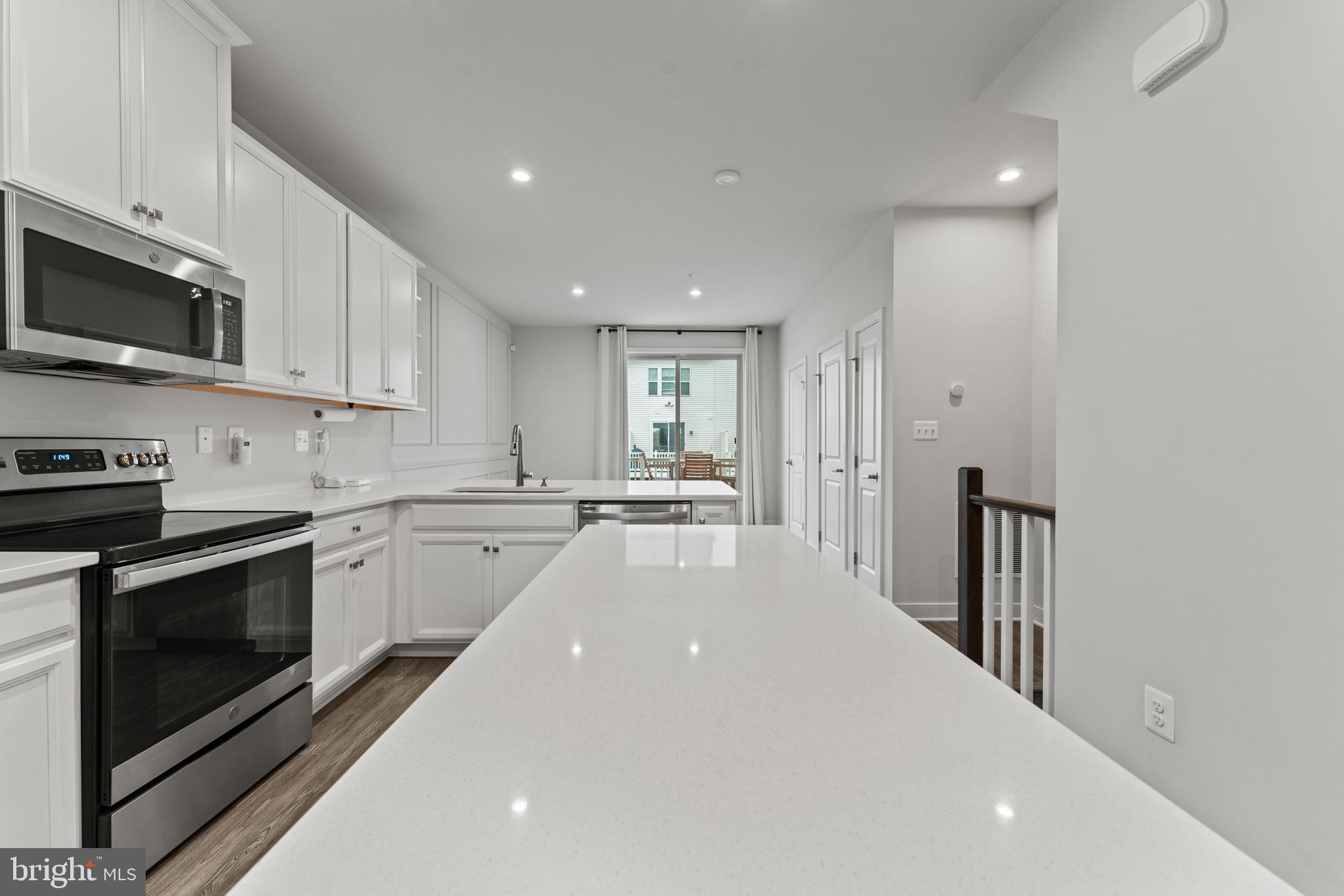 OLDHAM CROSSING - Residential Lease