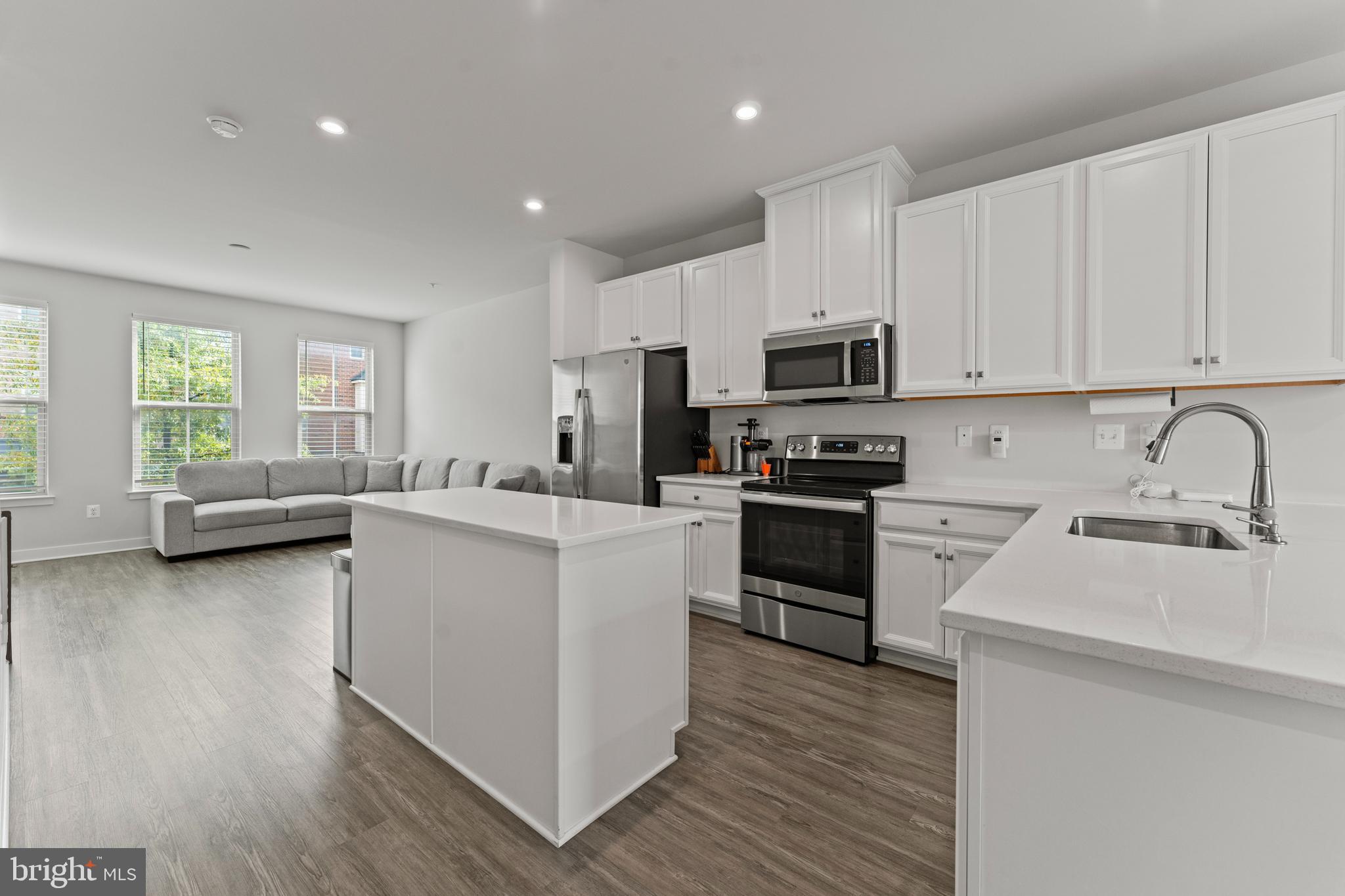 OLDHAM CROSSING - Residential Lease