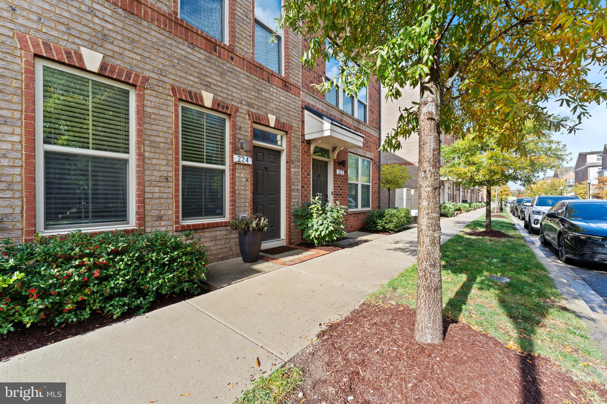 OLDHAM CROSSING - Residential Lease